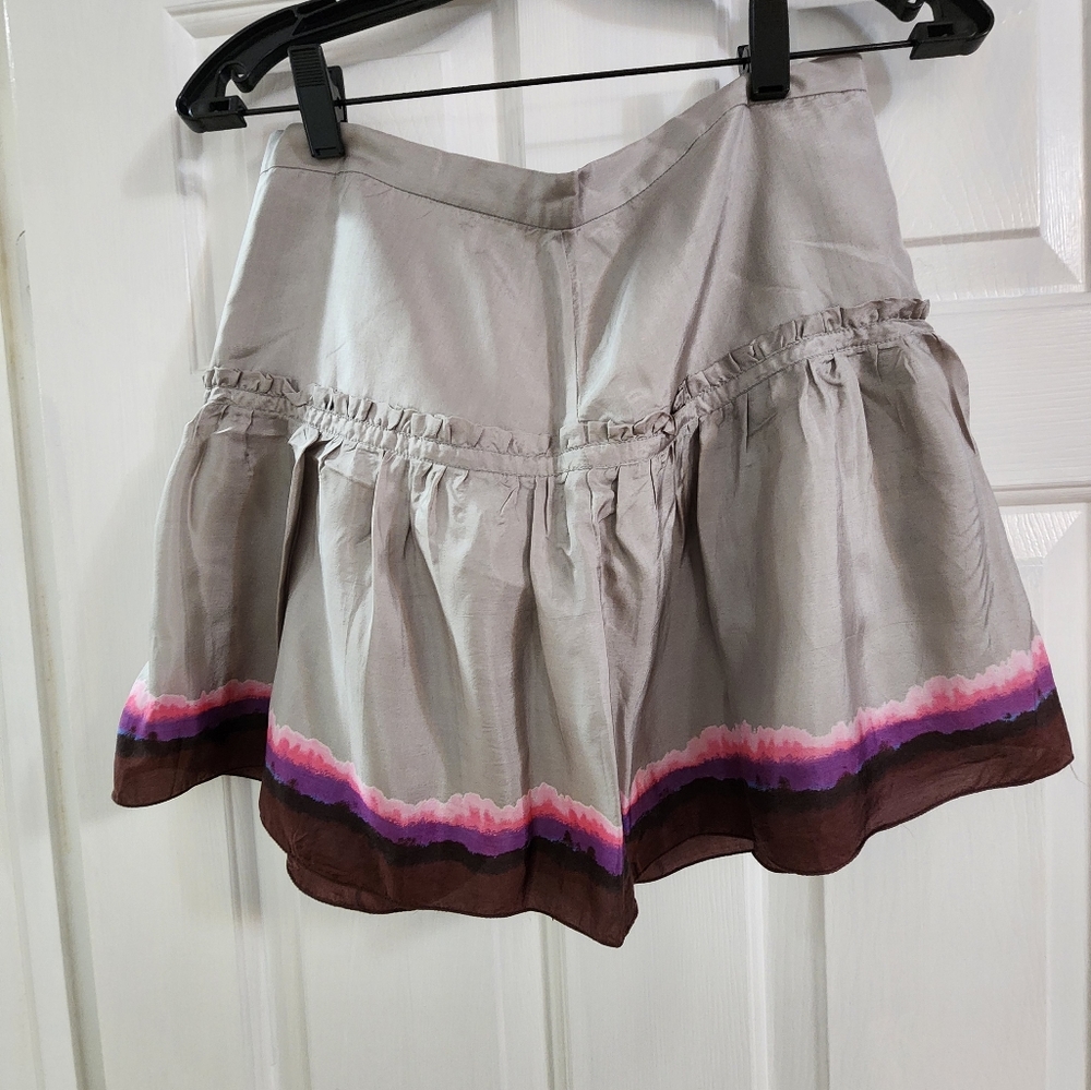 French Connection woman's silver- gray silk miniskirt with linning. Size 6